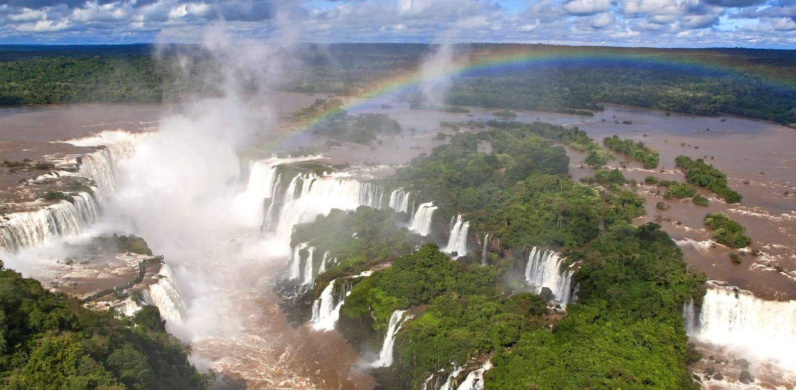 Бразилия природный мир. Пуэрто Игуасу Аргентина. Игуасу (национальный парк, Бразилия). Национальный парк Игуасу, Бразилия / Аргентина. Водопад в Бразилии Игуасу отель.