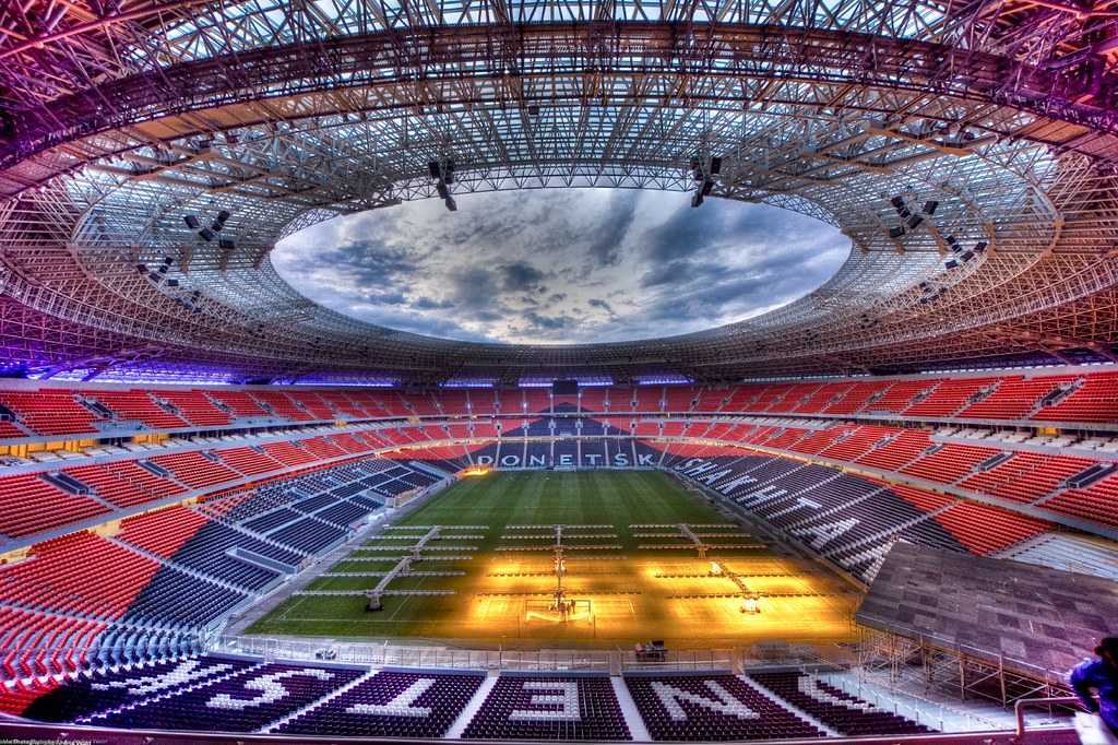 Топ-10 самых больших футбольных стадионов в мире