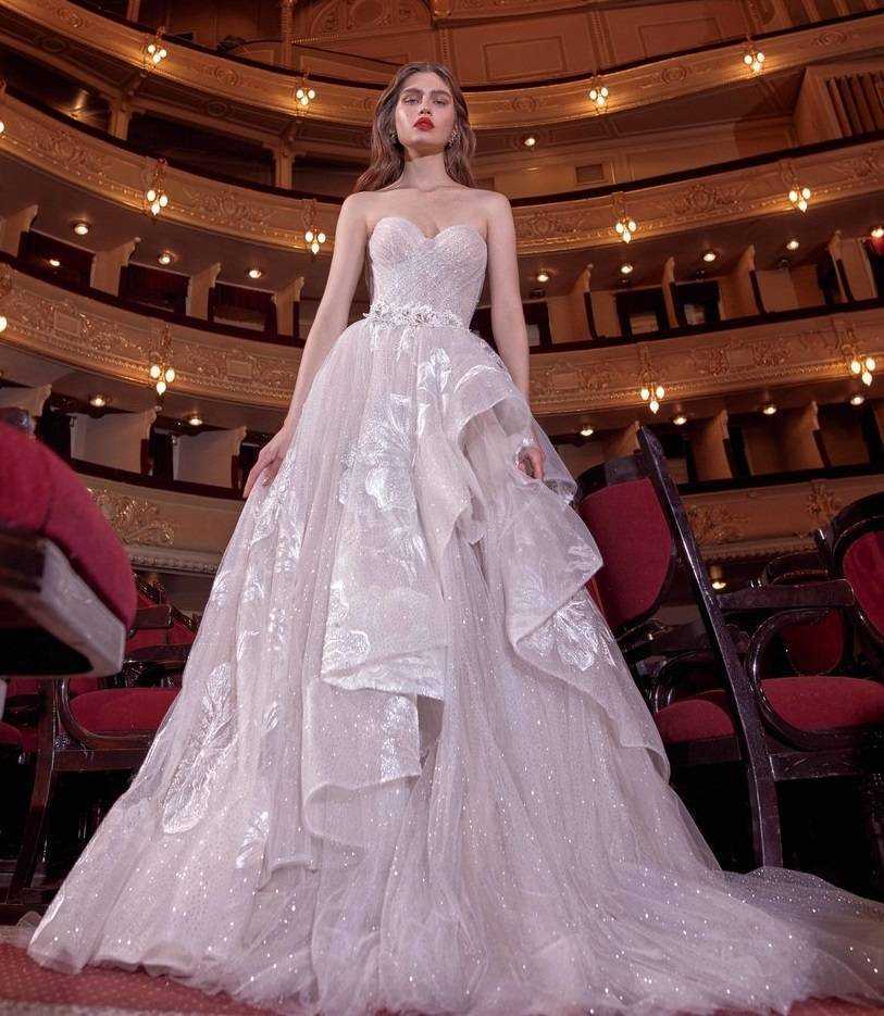 Свадебные платья 2022: трендовые и модные свадебные платья