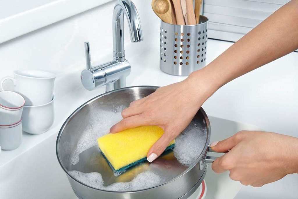Как вымыть посуду быстро и правильно: какие средства использовать