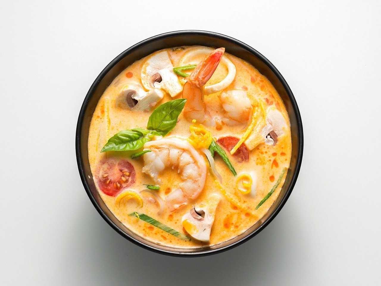 Рецепт острого тайского супа том ям с креветками, курицей, морепродуктами, грибами. оригинальный рецепт приготовления супа том ям на кокосовом молоке с фото
