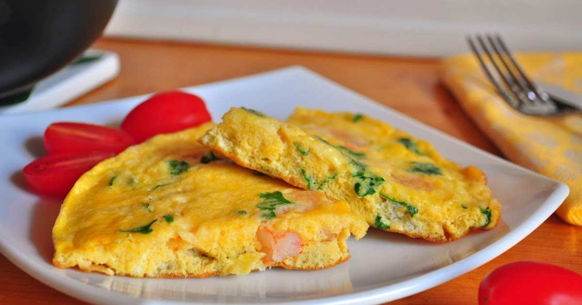 Омлет на сковороде: как правильно приготовить вкусное блюдо из яиц, молока, колбасы и помидоров