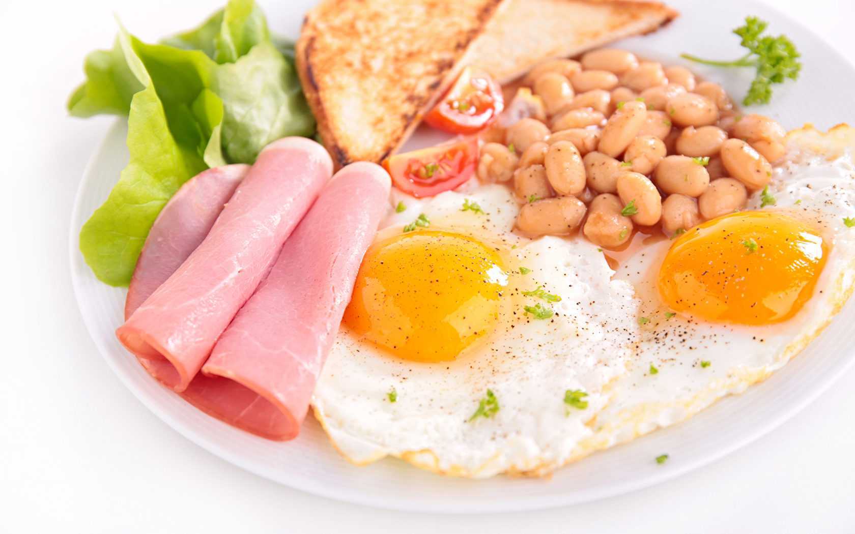 Эти простые и вкусные завтраки наполнят вас энергией на целый день, а благодаря содержанию белка и клетчатки обедать вы захотите совсем не скоро Короче говоря, Челленджер рекомендует