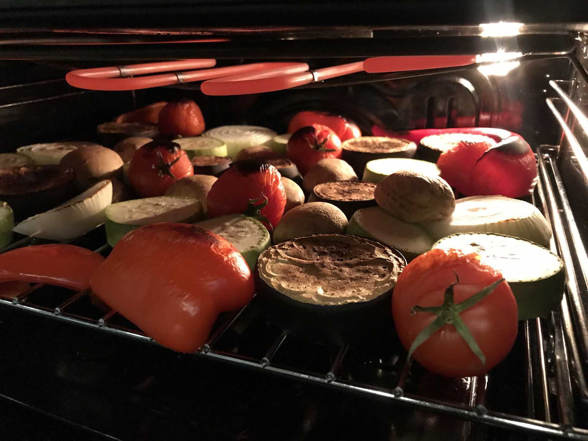 Запеченные овощи в духовке: рецепты и особенности приготовления