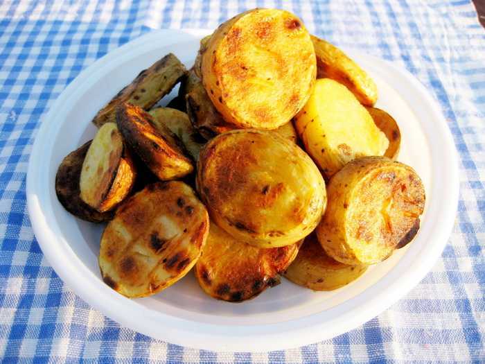 10 рецептов самой вкусной картошки на мангале