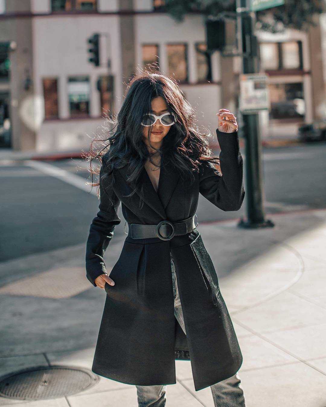 С чем носить черное пальто: 4 модных осенних образа 2020