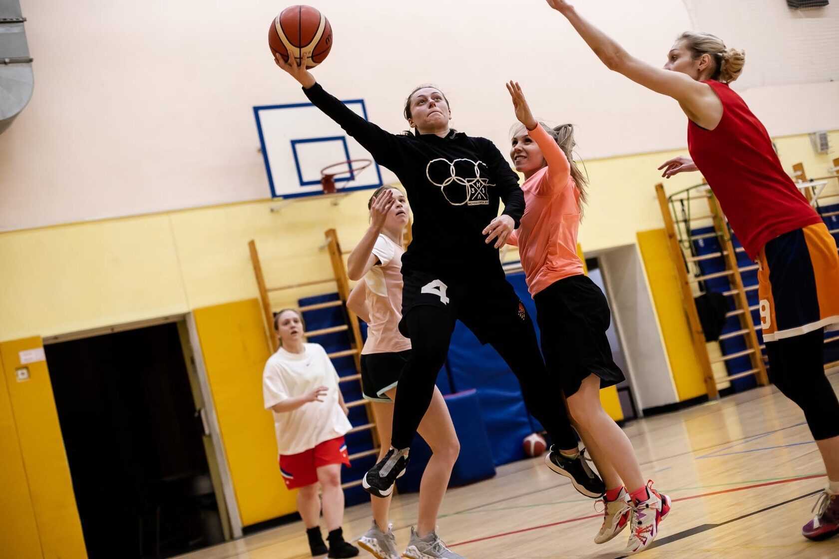 Правила игры в баскетбол 🏀 правило 5 секунд в баскетболе