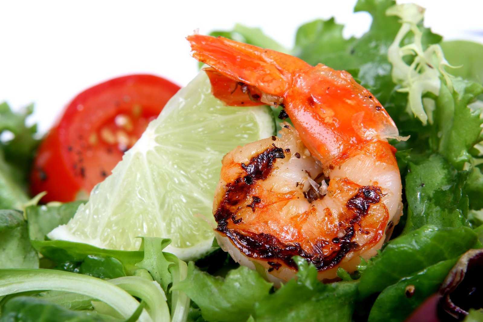 Салат с креветками – 10 самых вкусных и простых рецептов с пошаговыми фото