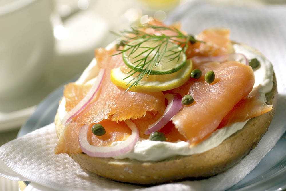 Вкусные бутерброды с красной рыбой – 18 самых простых рецептов с описанием и фото