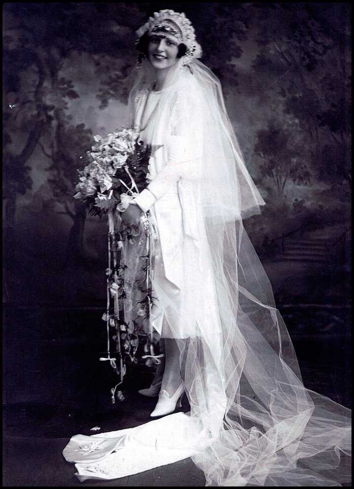 Платье для невесты в традициях викторианской эпохи: как выбрать, с чем носить