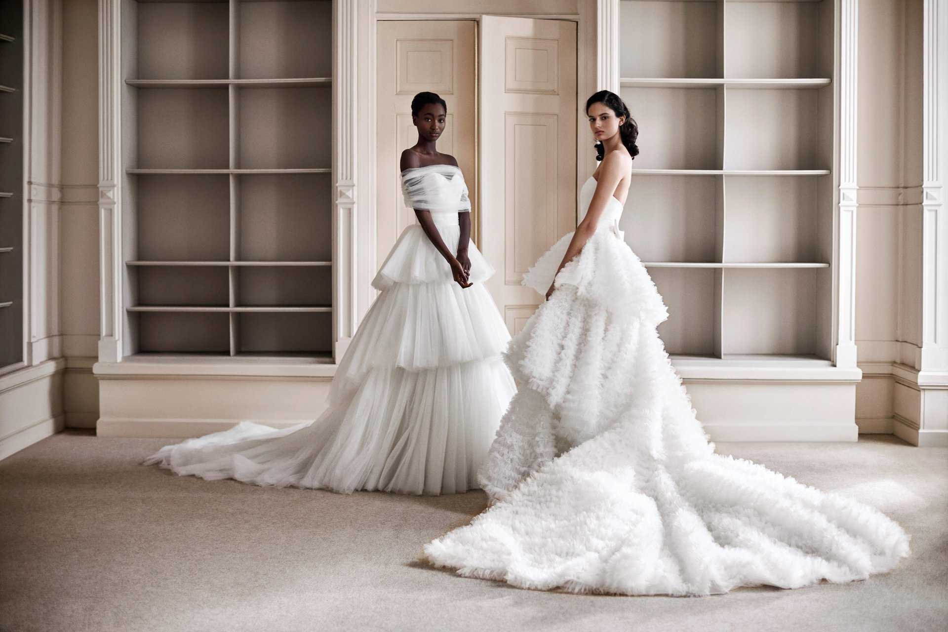 Строгое свадебное платье поможет создать образ элегантной невесты аристократического происхождения, которая ценит простоту и минимализм