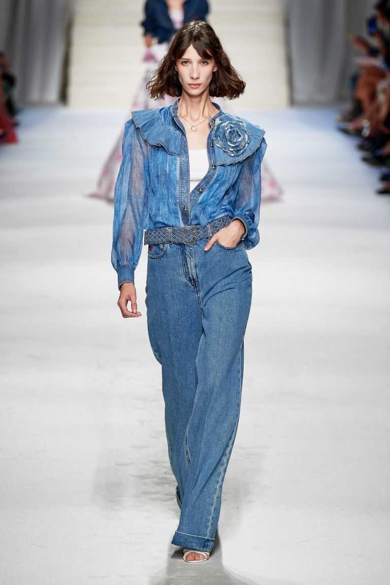 Женские джинсы 2021-2022: модные тенденции, актуальные фасоны и крой