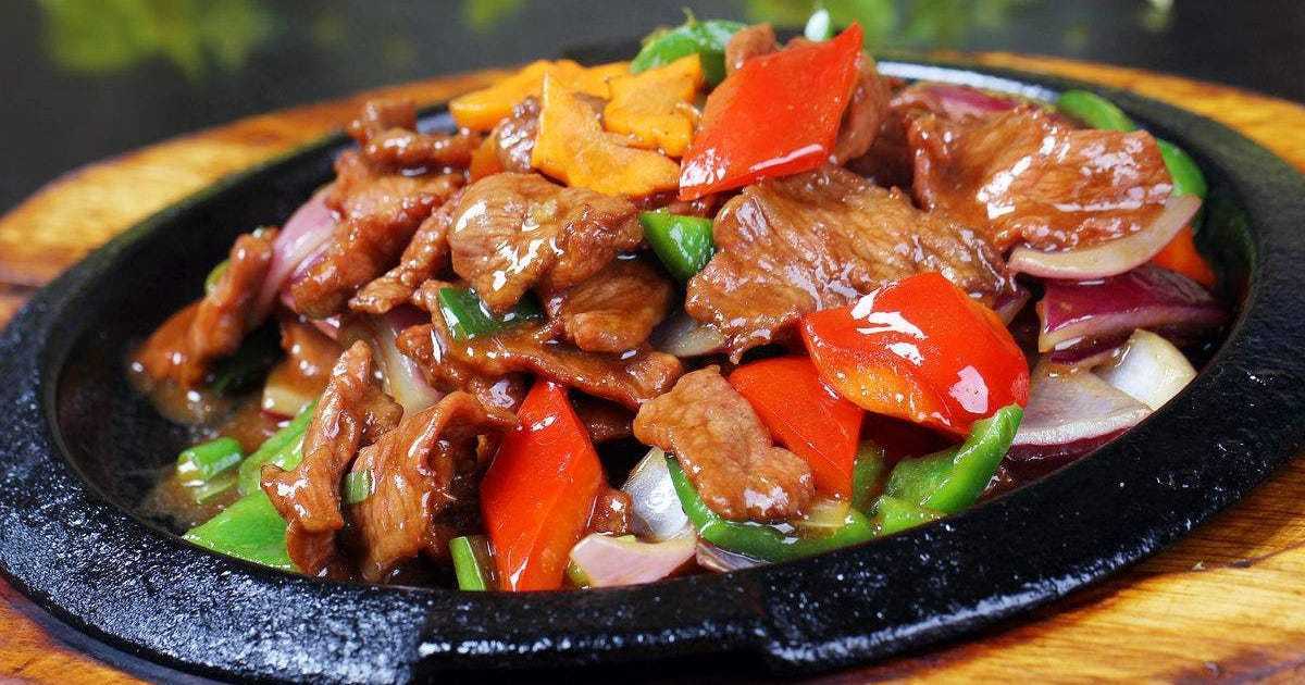 Говядина по-китайски на сковороде, рецепт мяса в кисло-сладком соусе, с овощами