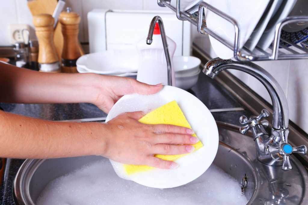 Не мойте посуду в чужом доме — 4 причины, почему нельзя