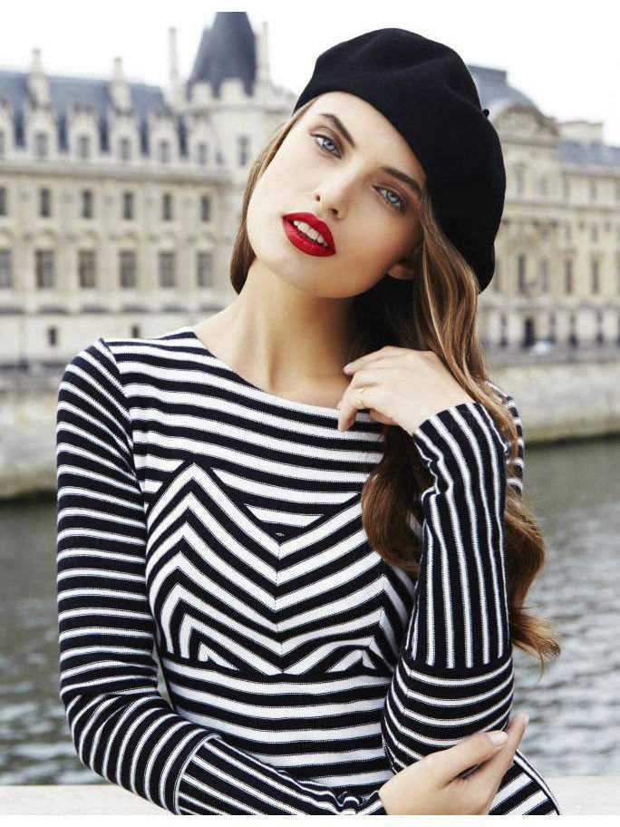 Французский стиль в одежде для женщин и его особенности, платья и юбки для девушек, образы с аксессуарами и беретами
