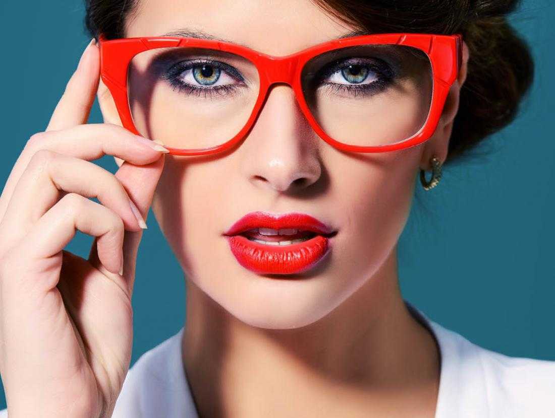 Макияж под очки- правила создания makeup для носящих очки
