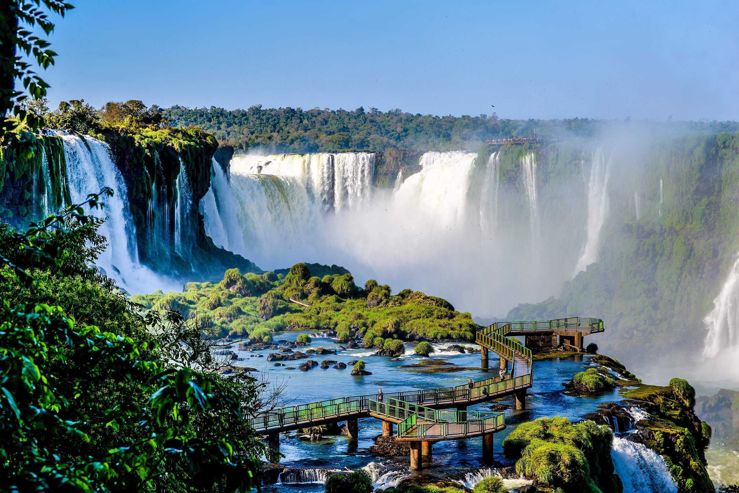 Страна водопадов. Водопад Игуасу Игуасу. Парк Игуасу, Аргентина/Бразилия. Водопады Игуасу (Iguazu), Аргентина и Бразилия. Водопады Фоз де Игуасу.