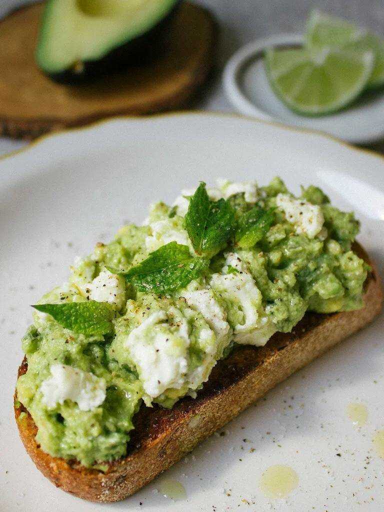 Бутерброды с авокадо — 17 домашних вкусных рецептов приготовления