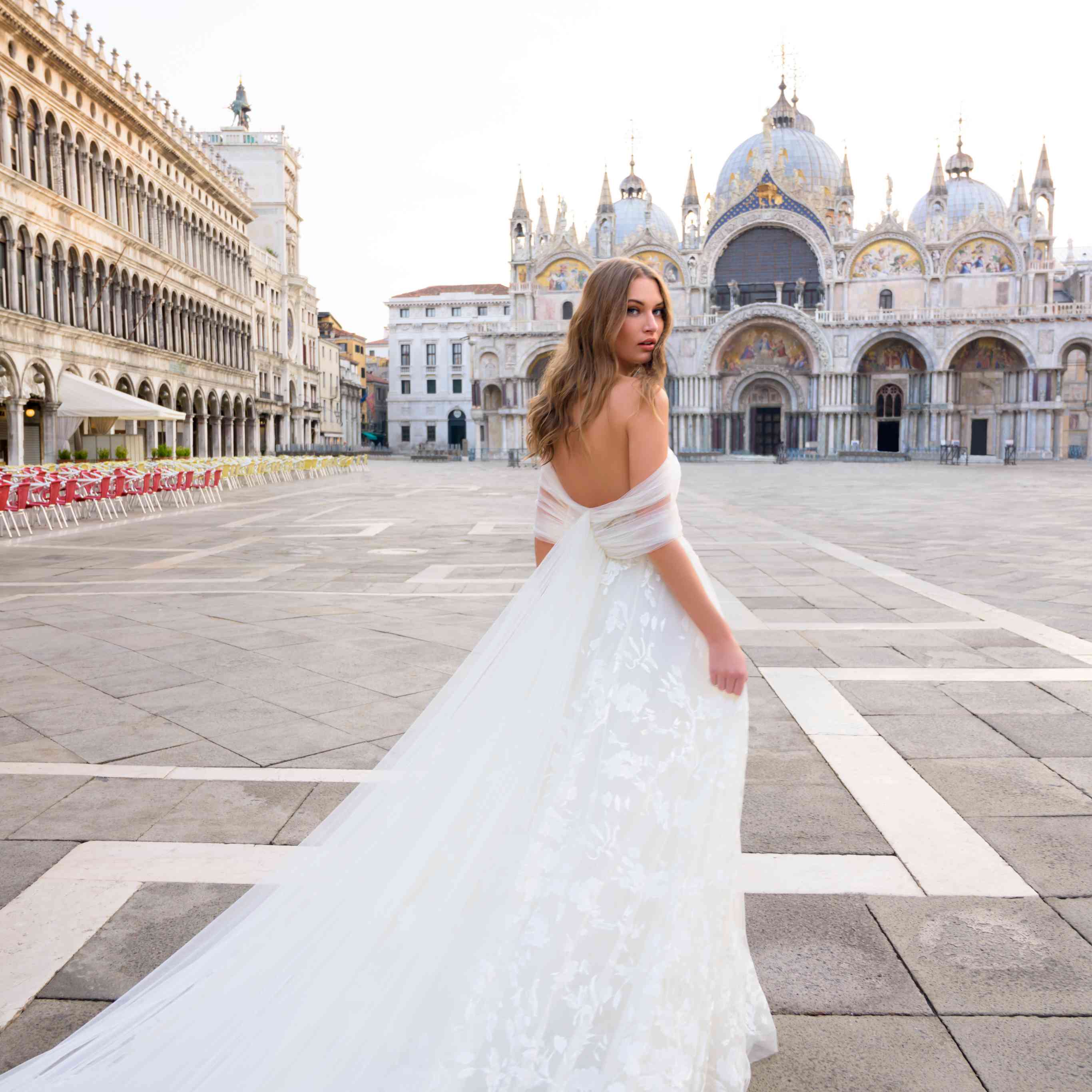 Будьте в тренде! образ невесты 2021: самые модные платья, аксессуары, макияж и прически