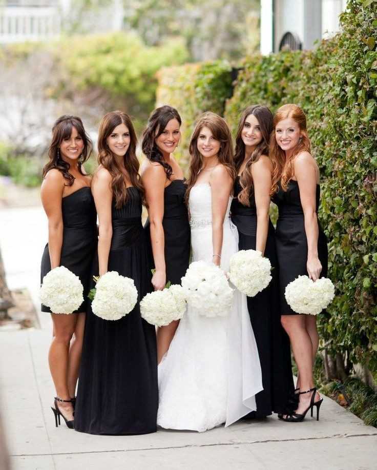 Какой цвет платья невесты. Блэк Веддинг. Подружки невесты в черном. Черно белая свадьба. Подружки невесты черный цвет.