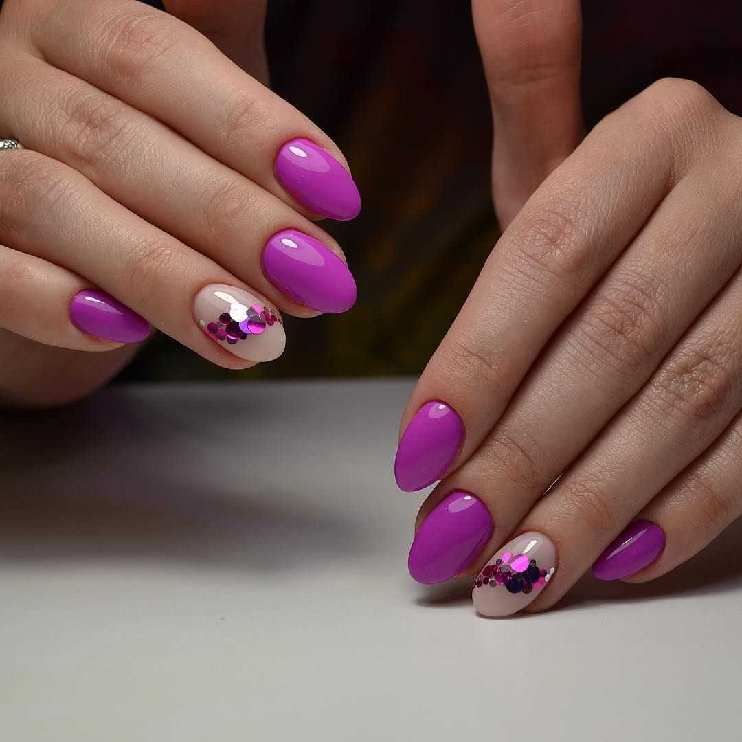 Фиолетовый маникюр на короткие ногти. сочетание цветов, фото дизайна, новинки 2021 гель-лаком