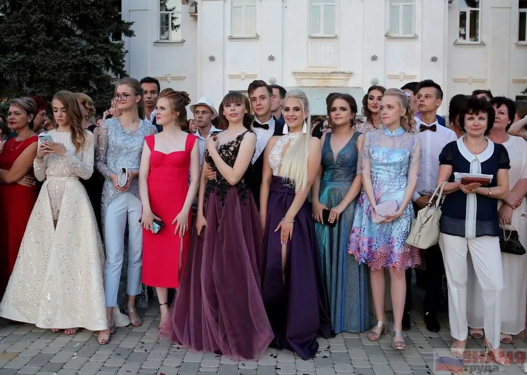 Фото выпускных платьев 11 класс длинные и красивые